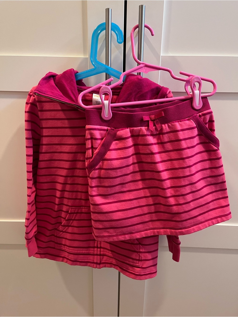 Adorable Gymboree zip up hoodie and matching skort, size 6